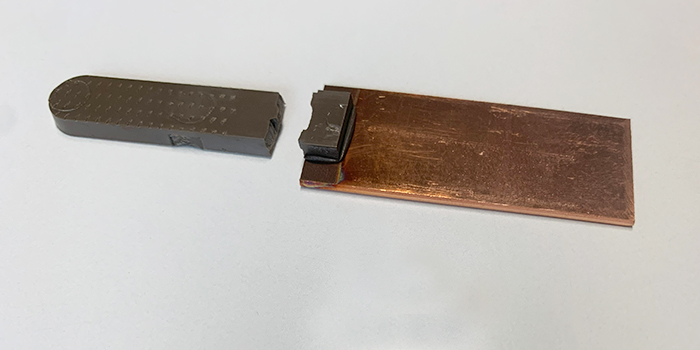 銅とPPSの接合試験片：樹脂の母材破壊
