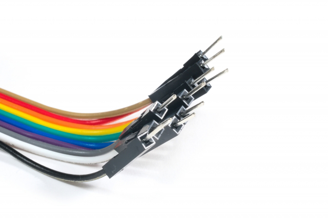 防水コネクタとインサート成形