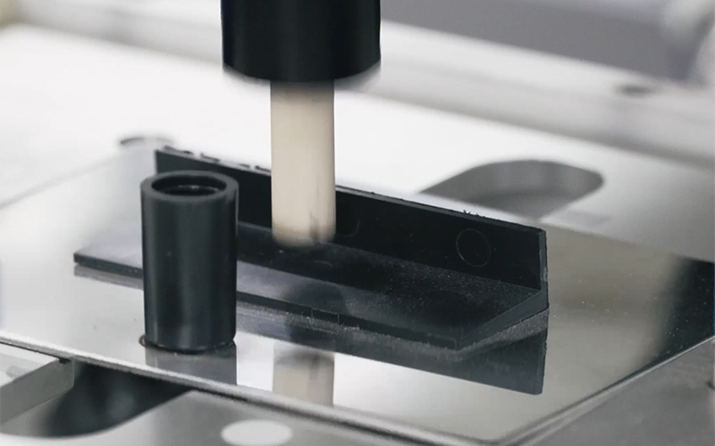 「金属＋プラスチック」と接着剤