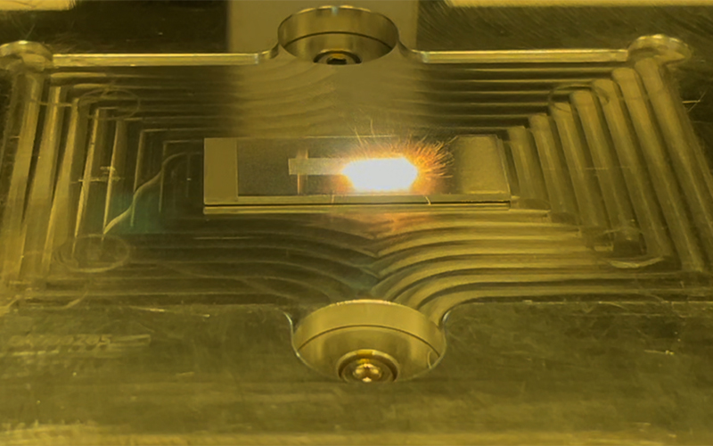 「金属＋プラスチック」と接着剤